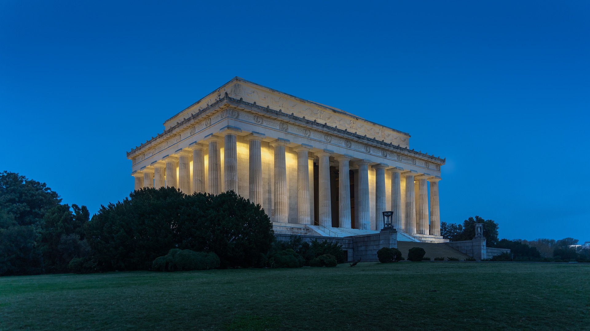 Hotels Near National Mall - Lincoln Memorial